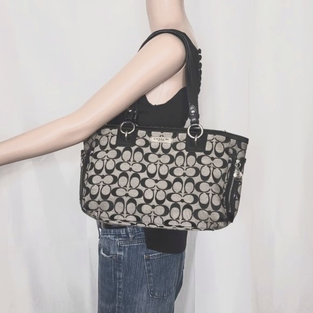 Y2K Vintage-Coach Black Signature Shoulder Bag